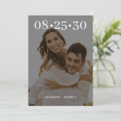 Moderne Typografie 2 Foto Hochzeit Save The Date (Stehend Vorderseite)