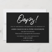 Moderne Typografie Aufschiebte Hochzeitsankündigun Einladung (Vorderseite)