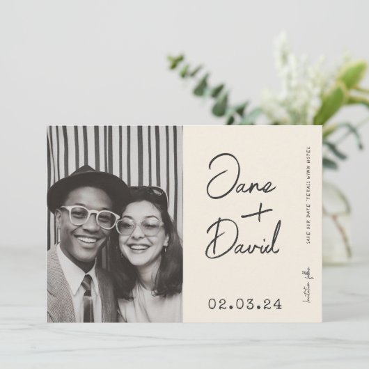 Moderne Typografie B&W Save the Date Foto Qr Code (Stehend Vorderseite)