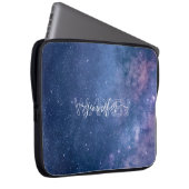Moderne Typografie Blaue Lila Galaxie Laptopschutzhülle (Vorne Rechts)