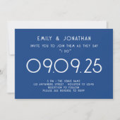 Moderne Typografie Blue Wedding Einladung (Vorderseite)