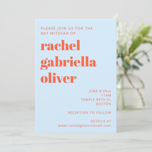 Moderne Typografie Cool Blau Orange Bat Mitzvah Einladung (Stehend Vorderseite)