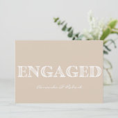 Moderne Typografie Cream White Foto Verlobung Ankündigung (Stehend Vorderseite)