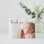 Moderne Typografie Danke für das Custom Baby Foto Ankündigungspostkarte (Stehend Vorderseite)