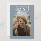 Moderne Typografie Dusty Blue 2 Foto Abschluss Einladung (Vorderseite)