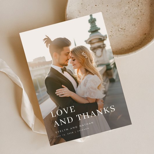 Moderne Typografie Einfache Overlay-Foto Hochzeit Dankeskarte