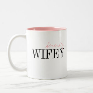 Moderne Typografie Einfache Personalisierte Wifey- Zweifarbige Tasse