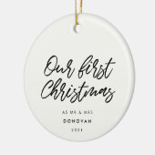 Moderne Typografie Erstes Weihnachtshochzeit-Foto Keramik Ornament (Links)