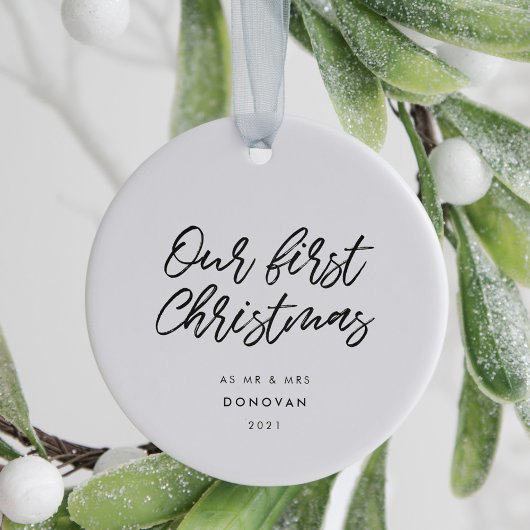 Moderne Typografie Erstes Weihnachtshochzeit-Foto Keramik Ornament