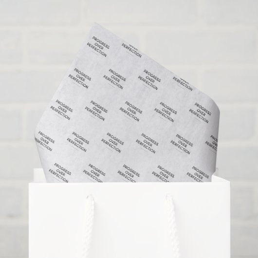 Moderne Typografie Fortschritt vor Perfektion Text Seidenpapier (Geschenktüte)