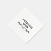Moderne Typografie Fortschritt vor Perfektion Text Serviette (Ecke)