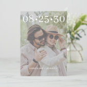 Moderne Typografie-Foto-Overlay-Hochzeit Save The Date (Stehend Vorderseite)