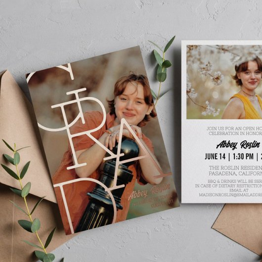 Moderne Typografie Foto Rose Gold Graduation Party Folieneinladung