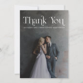 Moderne Typografie-Headline-Foto-Hochzeit Dankeskarte (Vorderseite)