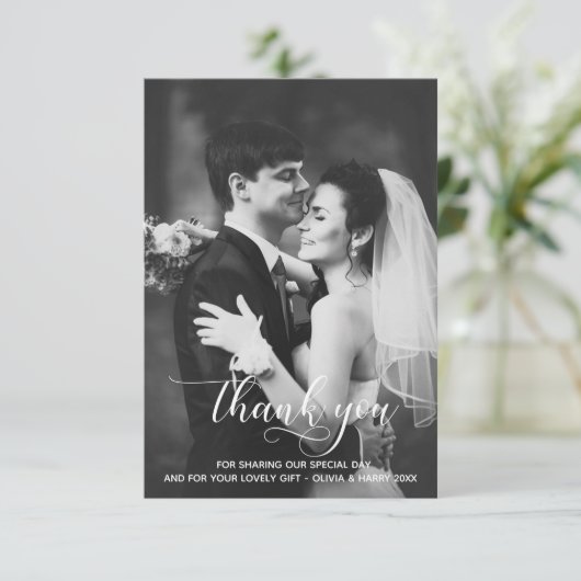 Moderne Typografie Hochzeit Danke Fotokarte (Stehend Vorderseite)
