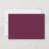 Moderne Typografie Hochzeits-QR-Code Cranberry RSVP Karte (Rückseite)