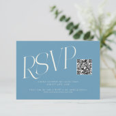 Moderne Typografie Hochzeits-QR-Code Denimblau RSVP Karte (Stehend Vorderseite)