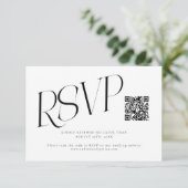 Moderne Typografie Hochzeits-QR-Code RSVP Karte (Stehend Vorderseite)