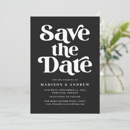 Moderne Typografie in Schwarz und Weiß Save The Date (Stehend Vorderseite)