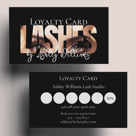Moderne Typografie "LASHES by" lash artist Treuekarte