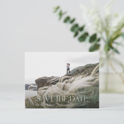 Moderne Typografie mit minimalem Schwarzweiß-Foto Ankündigungspostkarte (Stehend Vorderseite)