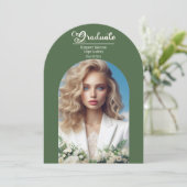 Moderne Typografie muffige Graduate Olive Green Ar Einladung (Stehend Vorderseite)