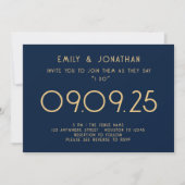 Moderne Typografie Navy Blue Gold Hochzeit Einladung (Vorderseite)