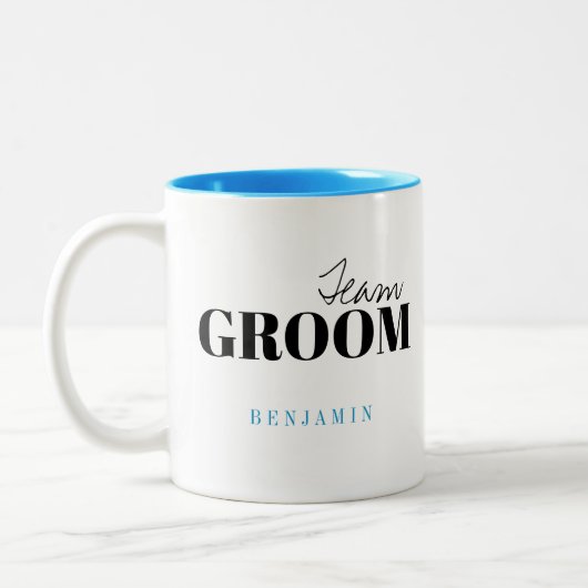Moderne Typografie Personalisiert Team Groom Tasse (Links)