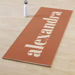 Moderne Typografie - Personalisierter Name | Rost  Yogamatte<br><div class="desc">Moderne Typografie - Personalisierter Name | Rust Yoga Mat</div>