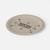 Moderne Typografie-Pfeile aus sozialer Entfernung  Pappteller (Schrägansicht)