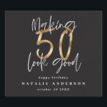 Moderne Typografie Schwarz und Gold 50. Geburtstag Bierflaschenetikett<br><div class="desc">Feiern Sie Ihren 50. Geburtstag stilvoll mit diesem schwarzen,  weißen und goldenen Effekt 50 und den fabelhaften Geburtstagsfeiern. Modernes Design mit Skripttext und fett formatierter Grafik. Ändern Sie die Farbe,  um sie anzupassen. Teil einer Sammlung.</div>