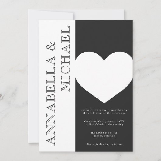Moderne Typografie Schwarz-weiß Heart Wedding Einladung (Vorderseite)