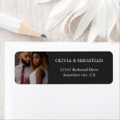 Moderne Typografie Schwarzes Foto Rücksendeadresse (Insitu)