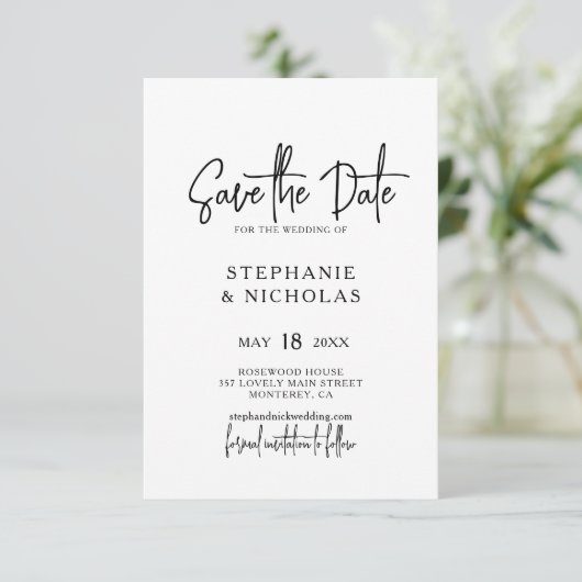 Moderne Typografie Script QR Code Hochzeit Save The Date (Stehend Vorderseite)