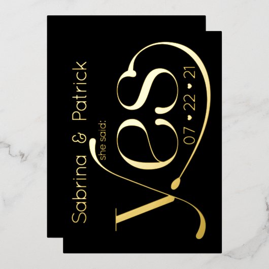 Moderne Typografie Sie sagte JA STD Folieneinladung (Vorderseite/Rückseite)