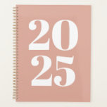 Moderne Typografie staubrosa Jahrtausendmonografie Planer<br><div class="desc">Minimalistische staubige rosa und weiß moderne Typografie angepasste einfache elegante Planner. Benutzerdefinierter weißer Seriftext,  staubrosa schlichter Hintergrund. Sie können es mit Ihrem Namen,  Initialen,  Monogramm,  Jahr,  etc. personalisiert,  oder einfach den Text löschen,  und die schwarze schlichte schwarze Farbe verlassen.</div>