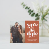 Moderne Typografie Terracotta-Foto Save the Date Ankündigungspostkarte (Stehend Vorderseite)