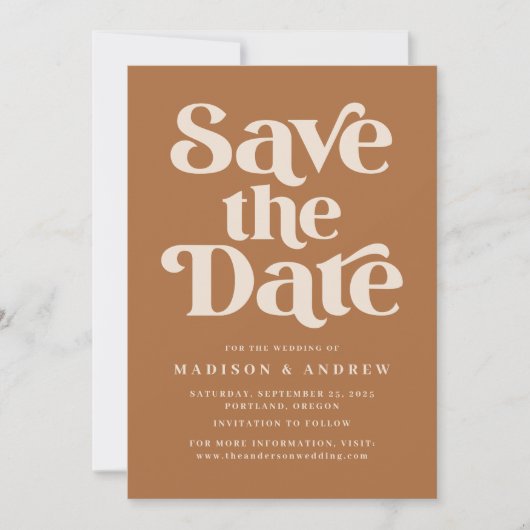 Moderne Typografie Terracotta Save The Date (Vorderseite)