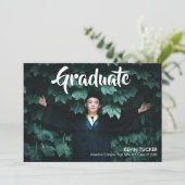 Moderne Typografie Trendy Boys Foto Abschluss Ankündigung (Stehend Vorderseite)