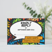 Moderne typografische Comic-Hochzeit RSVP Karte (Stehend Vorderseite)