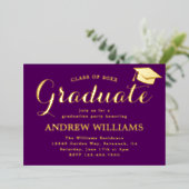 Moderne Typografy Lila Graduation Party Folieneinladung (Stehend vorne)