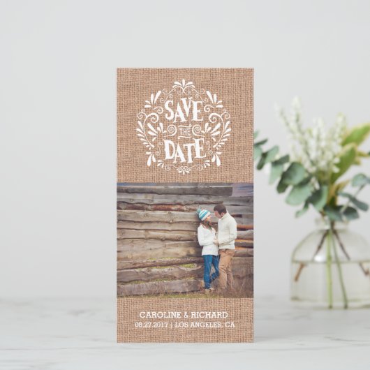 MODERNE TYPOGRAPHIE | BURLAP | SAVE THE DATE KARTE (Stehend Vorderseite)