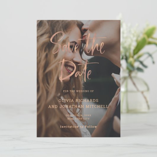 Moderne und elegante Rose Gold Custom Foto Wedding Save The Date (Stehend Vorderseite)