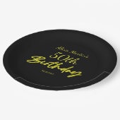 Moderne und minimale gelbe Typografie Black Birthd Pappteller (Schrägansicht)