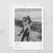 Moderne und minimalistische Typografie Hochzeitsei Einladung (Rückseite)