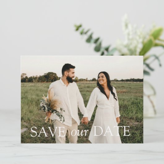 Moderne und schwache Typografie Hochzeit Rettete u Einladung (Stehend Vorderseite)