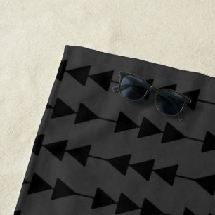Moderne und stilvolle Black Hanging Dreiecke auf S Strandtuch