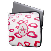 Moderne Valentinherzen mit Monogramm und Namen Laptopschutzhülle (Vorderseite Links)