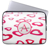 Moderne Valentinherzen mit Monogramm und Namen Laptopschutzhülle (Vorderseite)