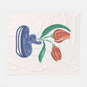 Moderne Vase mit Tulips | Floral Still Life Art Fleecedecke (Vorderseite (Horizontal))